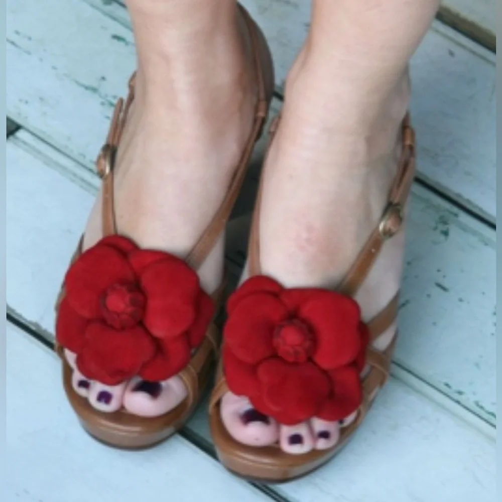 Chie Mihara  Spanish red flowers leather sandals NWT 8,5 (39) - Picture 3 of 15